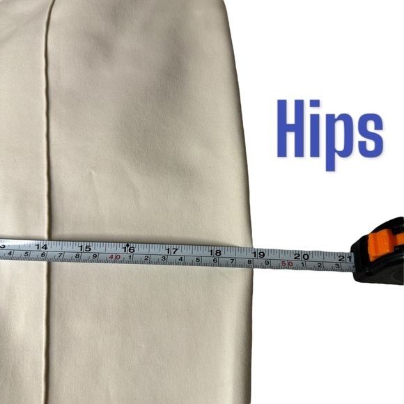 St. John Jennifer Cream Crop Pants women’s 8 career business casual professional - Picture 8 of 10